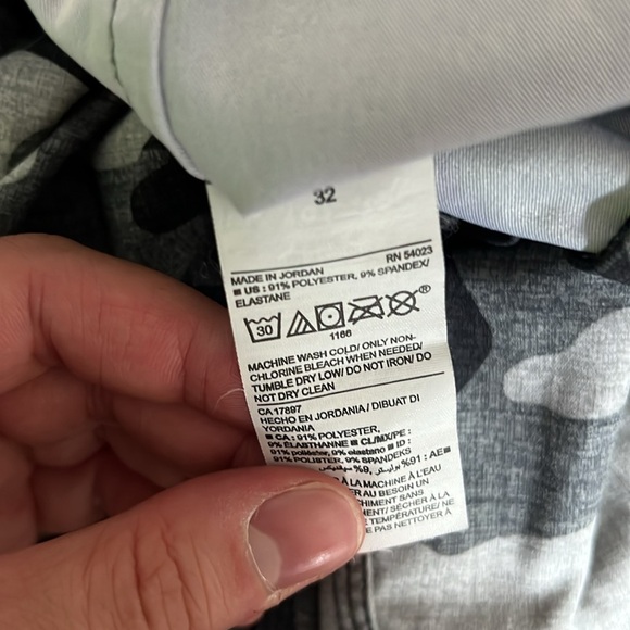 Old Navy Black and Gray Board Shorts Camouflage Swimwear - Picture 4 of 4